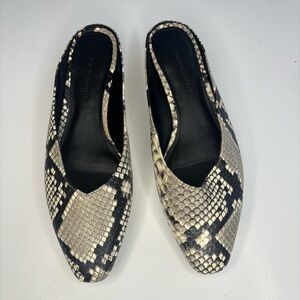 Banana Republic Snake Skin Print Mule Slides Flats Pointed Toe Size 6 SH4
